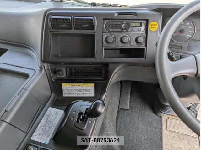 Mitsubishi GREAT 2012-06 8527602-26