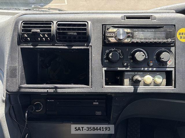Mitsubishi GREAT 2012-09 8563699-11