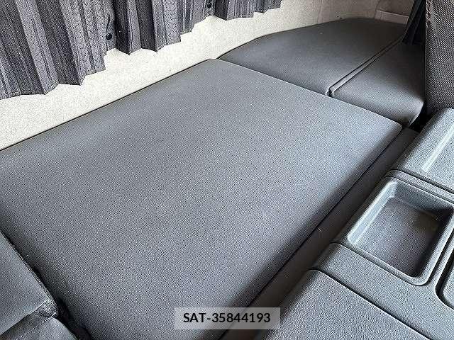 Mitsubishi GREAT 2012-09 8563699-12