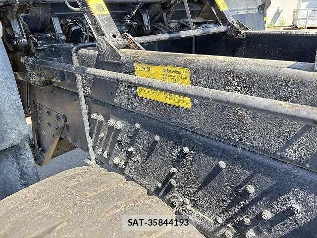 Mitsubishi GREAT 2012-09 8563699-16