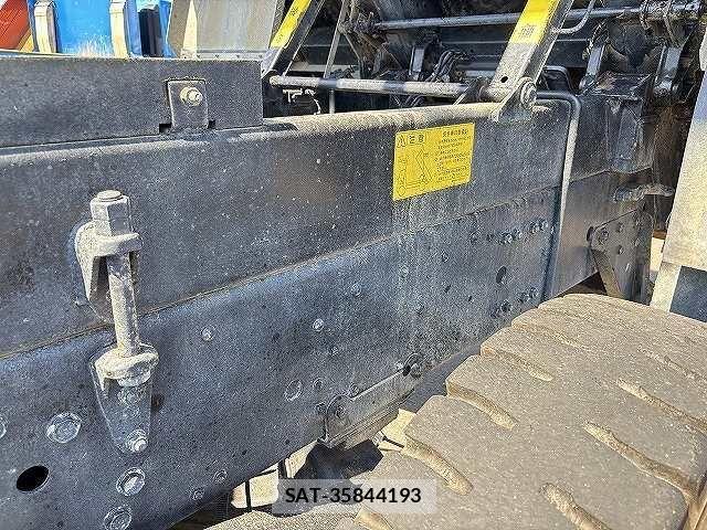 Mitsubishi GREAT 2012-09 8563699-17