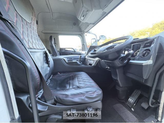 Mitsubishi GREAT 2018-11 8629166-22