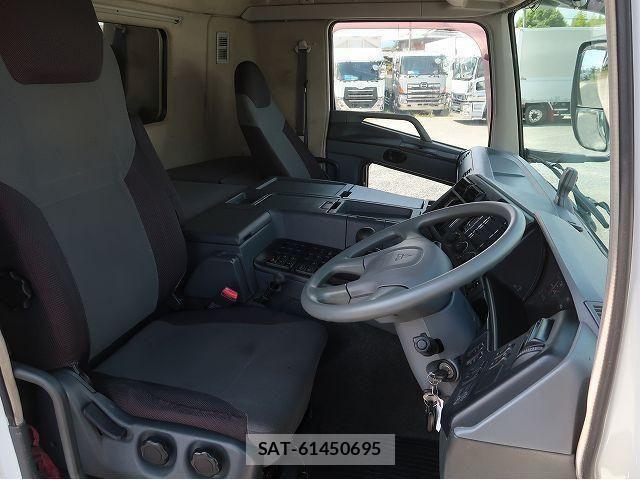Mitsubishi GREAT 2014-09 8666988-13