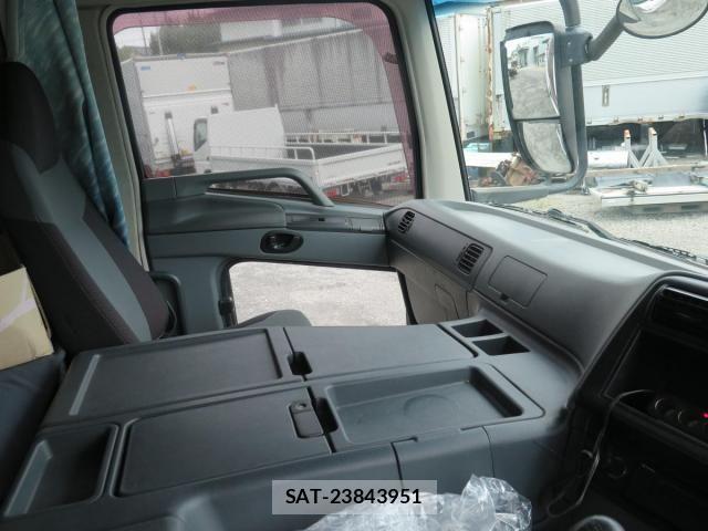 Mitsubishi GREAT 2014-01 8666985-23