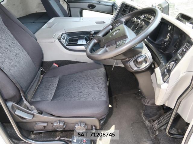 Mitsubishi GREAT 2021-06 8661838-21