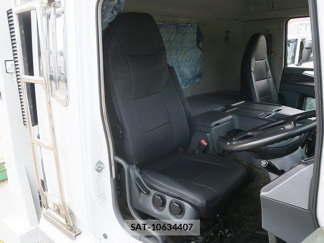 Mitsubishi GREAT 2013-06 8686686-12