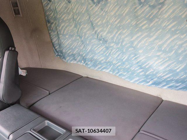 Mitsubishi GREAT 2013-06 8686686-21