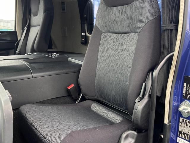 Mitsubishi GREAT 2023-10 8733112-21