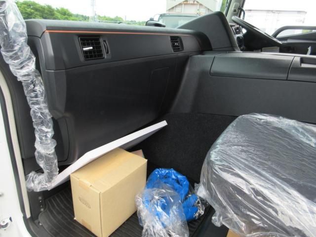 Mitsubishi GREAT 2026-06 8733110-15