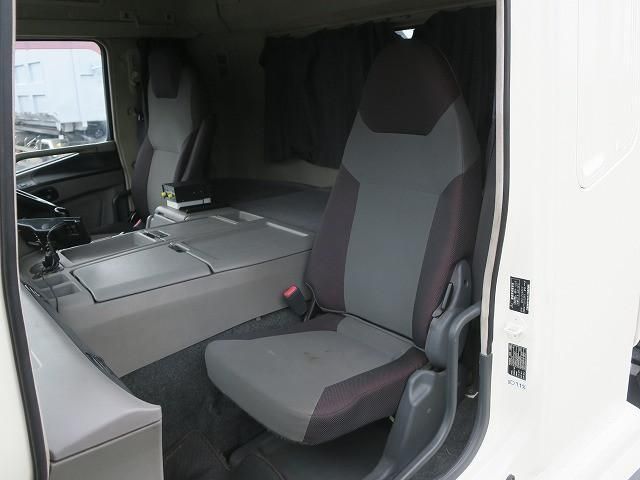 Mitsubishi GREAT 2016-03 8733111-20