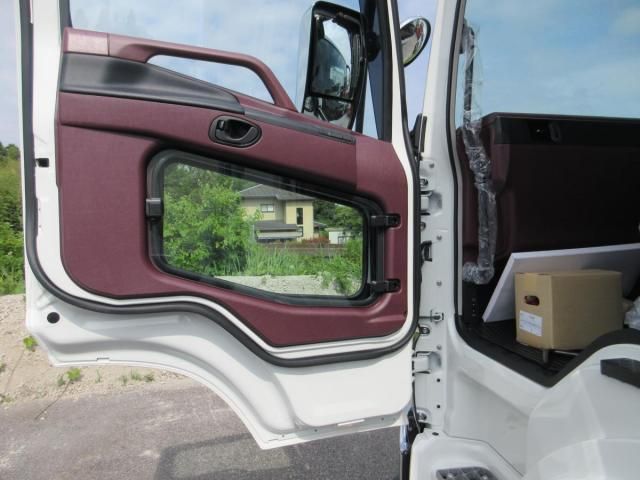 Mitsubishi GREAT 2026-06 8770770-16