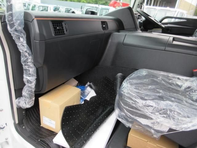 Mitsubishi GREAT 2026-06 8770769-16