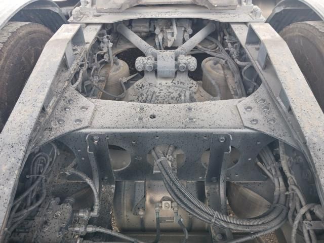 Mitsubishi GREAT 2015-01 8770785-19