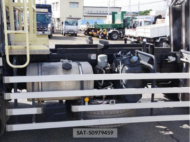Mitsubishi GREAT 2019-05 8882431-16