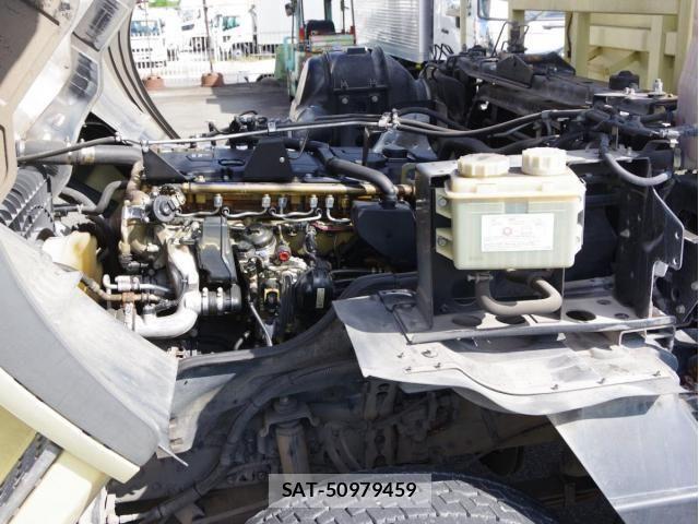 Mitsubishi GREAT 2019-05 8882431-24