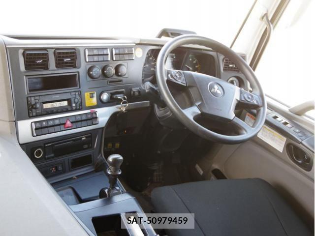 Mitsubishi GREAT 2019-05 8882431-27