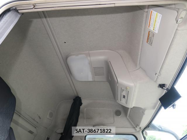 Mitsubishi GREAT 2020-03 8882432-26