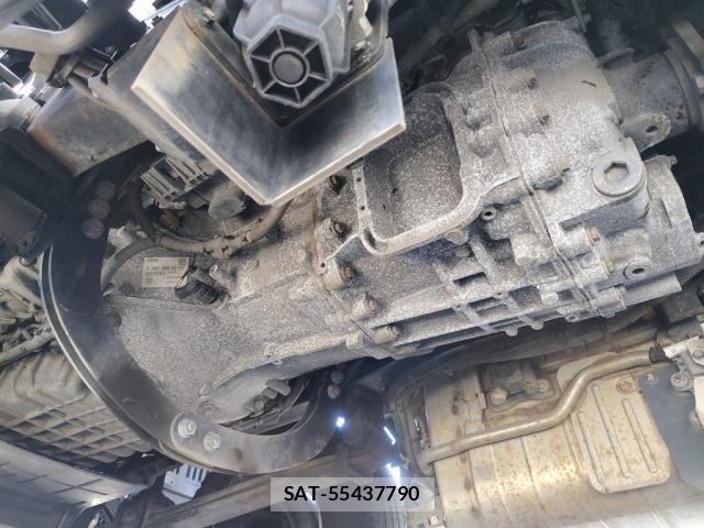 Mitsubishi GREAT 2021-02 8882430-17