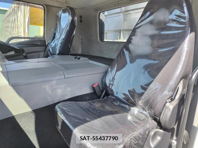 Mitsubishi GREAT 2021-02 8882430-19