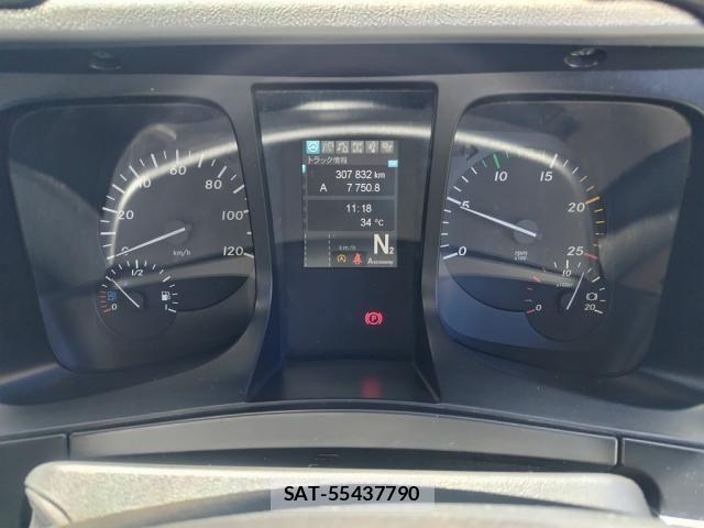 Mitsubishi GREAT 2021-02 8882430-26