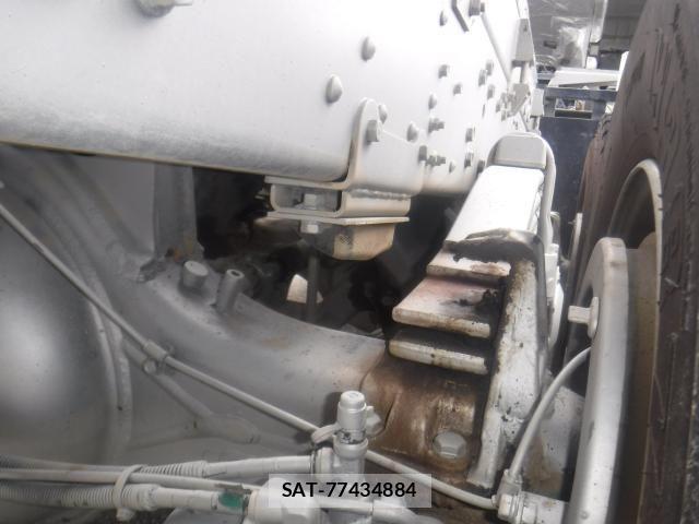 Mitsubishi GREAT 2021-02 8882429-23