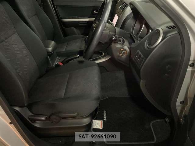 Suzuki ESCUDO 2015-12 7021689-12