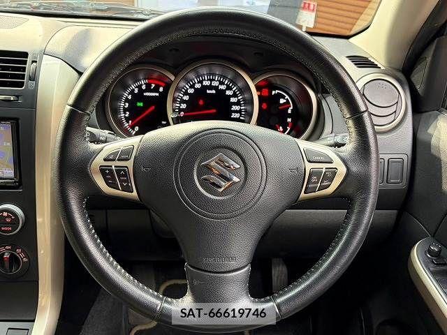 Suzuki ESCUDO 2015-06 7225688-12