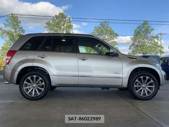Suzuki ESCUDO 2015-07 7225689-6