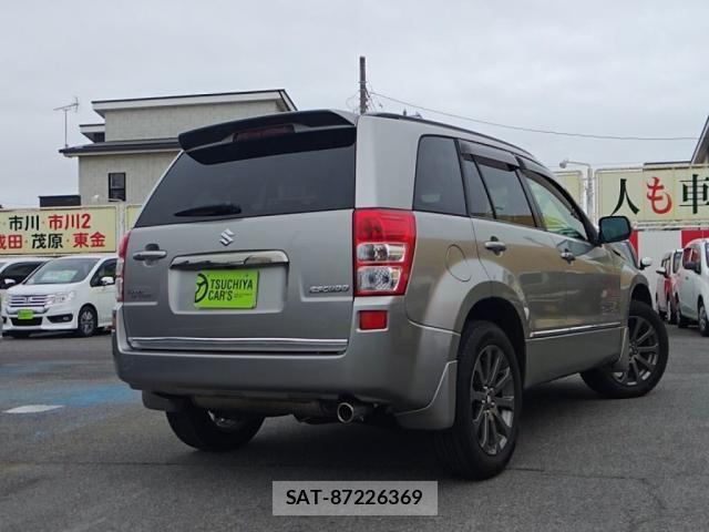 Suzuki ESCUDO 2014-10 7620503-1