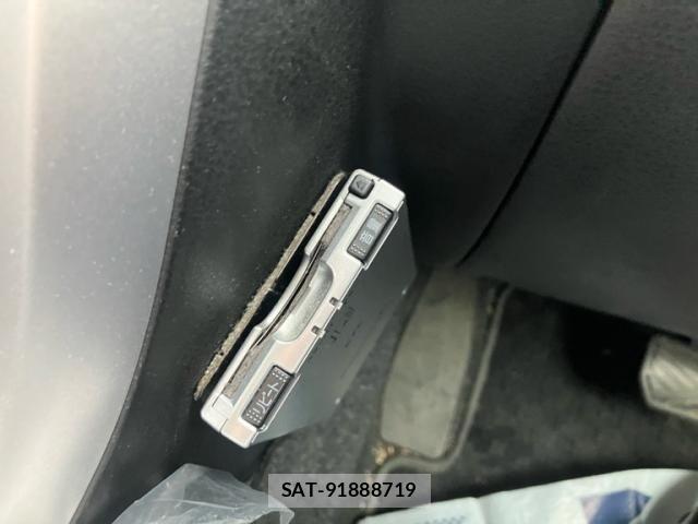 Suzuki ESCUDO 2011-09 7729408-19