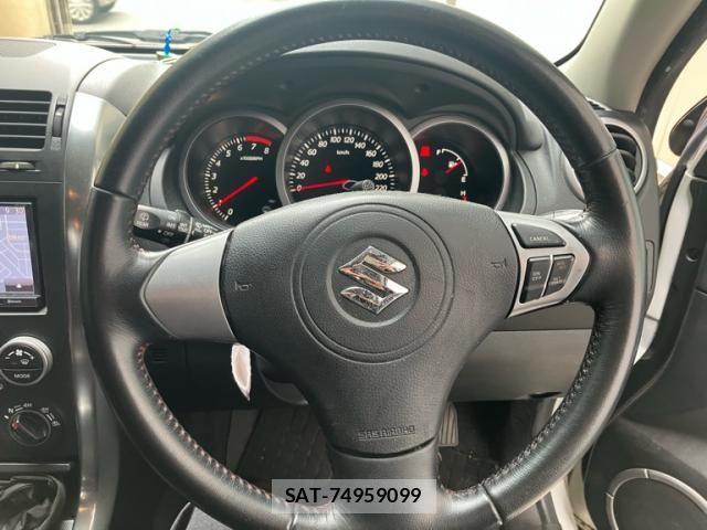 Suzuki ESCUDO 2013-03 7879767-12
