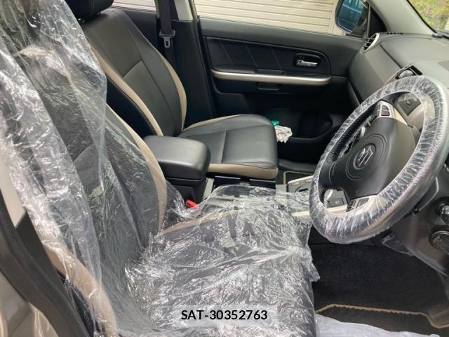 Suzuki ESCUDO 2015-07 8132557-18