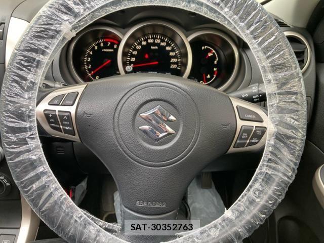 Suzuki ESCUDO 2015-07 8132557-21