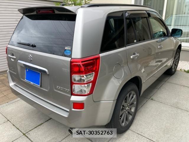 Suzuki ESCUDO 2015-07 8132557-4