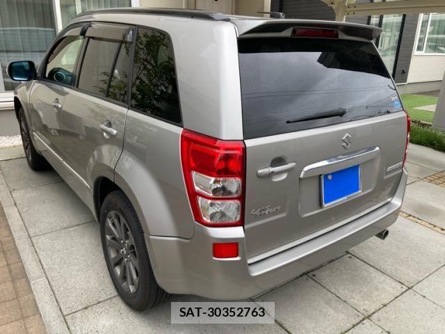 Suzuki ESCUDO 2015-07 8132557-6