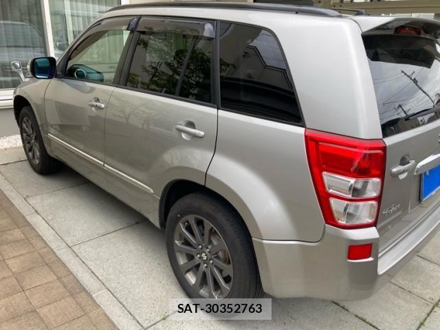 Suzuki ESCUDO 2015-07 8132557-7