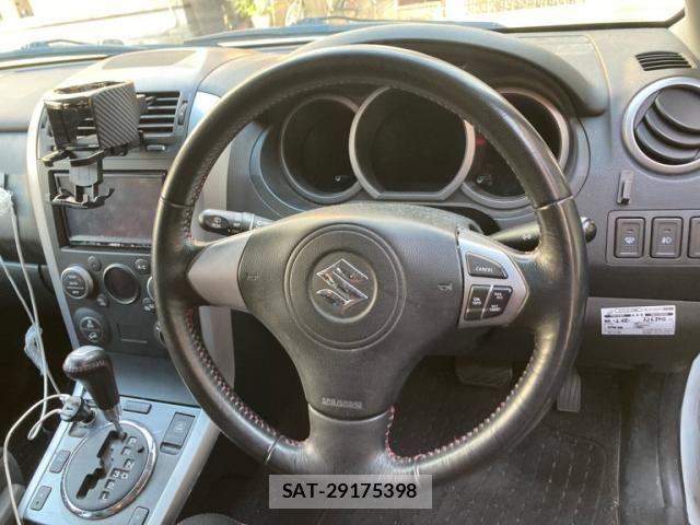 Suzuki ESCUDO 2014-02 8317435-11