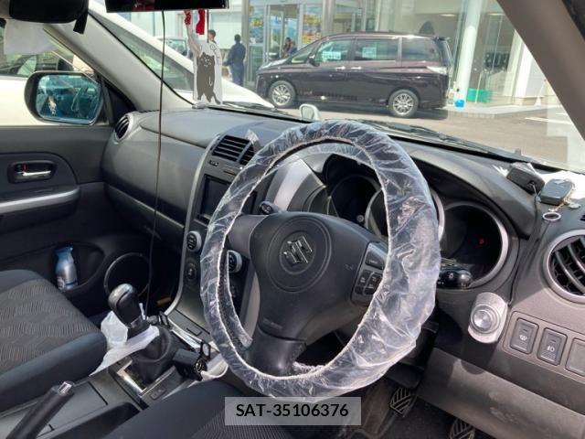 Suzuki ESCUDO 2015-07 8415224-11
