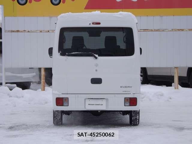Suzuki EVERY 2024-02 4988408-13