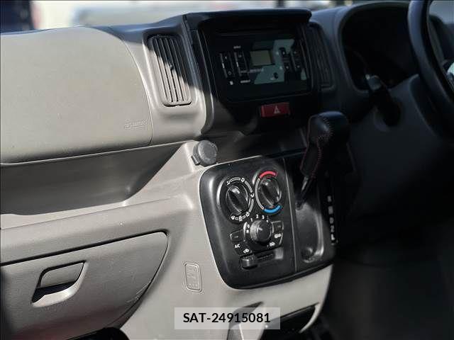 Suzuki EVERY 2018-04 6220076-12