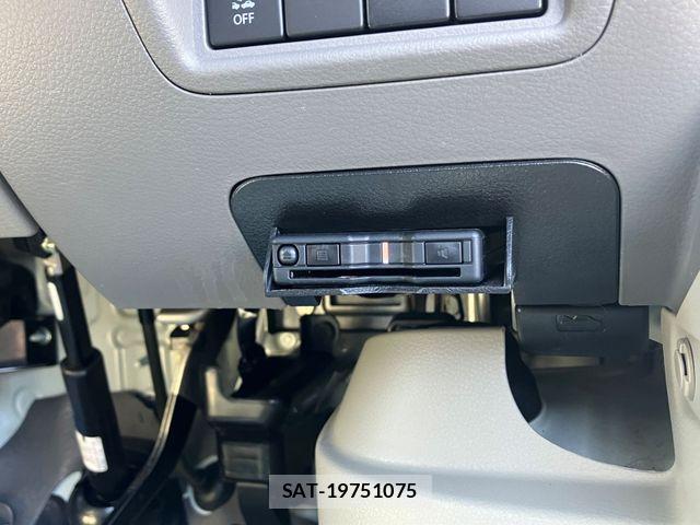 Suzuki EVERY 2023-10 6277405-5