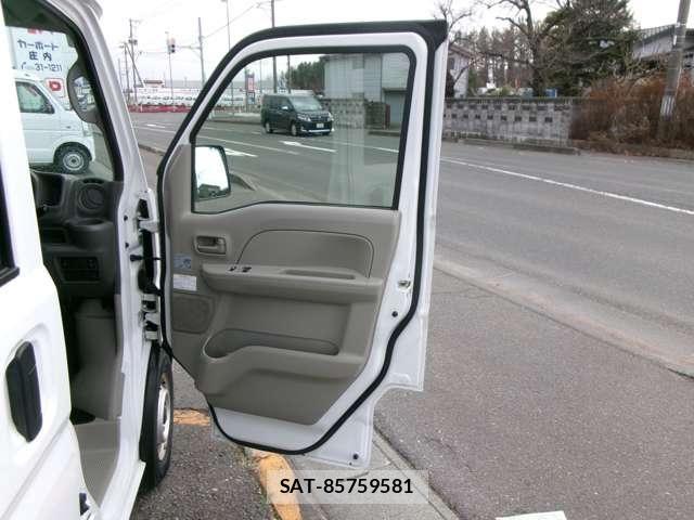 Suzuki EVERY 2017-08 6306773-19