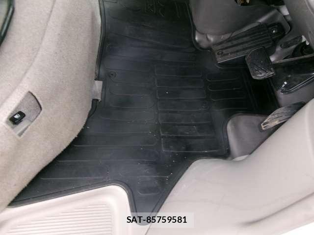 Suzuki EVERY 2017-08 6306773-22