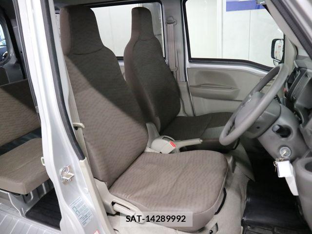 Suzuki EVERY 2024-11 6684030-11