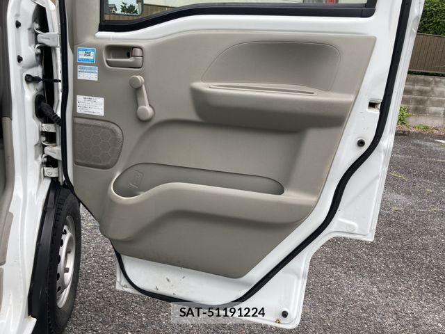 Suzuki EVERY 2016-04 7360031-26