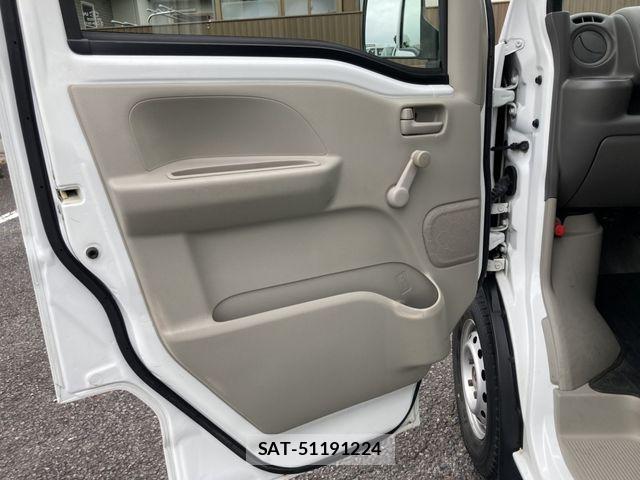 Suzuki EVERY 2016-04 7360031-28