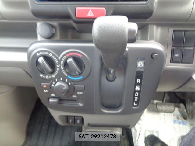 Suzuki EVERY 2023-08 7620514-21