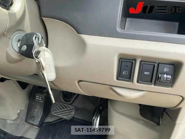 Suzuki EVERY 2014-01 7789583-11