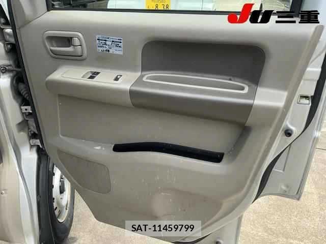 Suzuki EVERY 2014-01 7789583-23