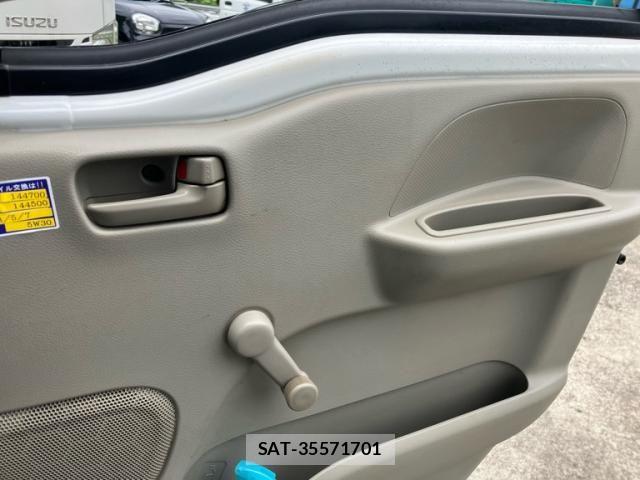 Suzuki EVERY 2017-03 7879776-12